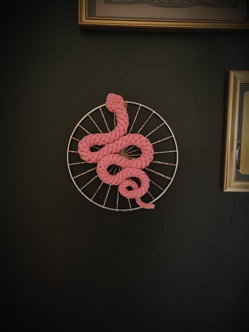 Bijou de mur Naga N°8